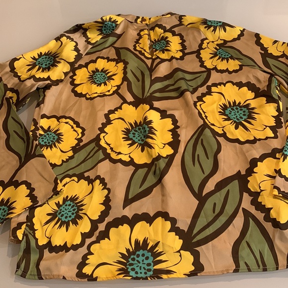 Yellow flower blouse - size S - Picture 10 of 13